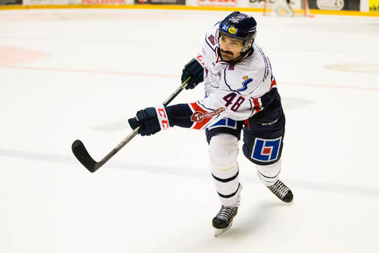 Linköpings Daniel Rahimi med ett skott