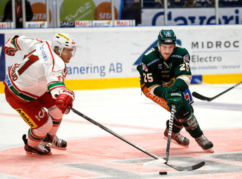 Modos Simon Önerud utmanar Färjestads Anton Hedman