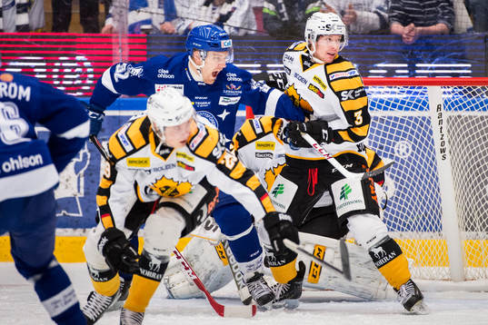 Leksands Jens Bergenström är irriterad när Skellefteås