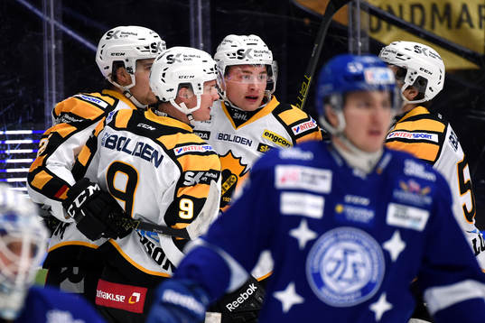 Skellefteås Patrik Zackrisson och Adam Pettersson firar