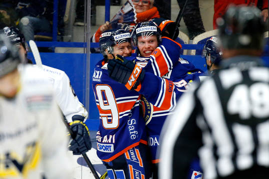 Växjös Alexander Johansson jublar