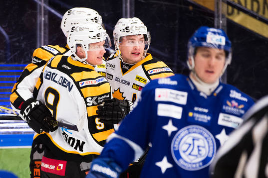 Skellefteås Patrik Zackrisson och Adam Pettersson jublar