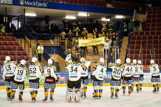 Skellefteås spelare och supportrar jublar