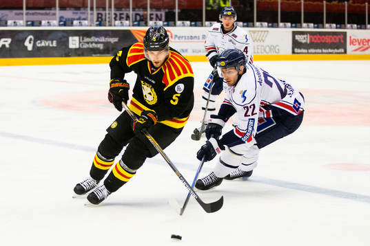 Brynäs Lukas Kilström och Linköpings Mattias Sjögren i