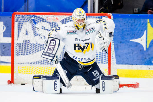 s målvakt Gustaf Wesslau släpper in mål 3-1under