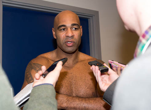 Modos Donald Brashear var uppvaktad av media