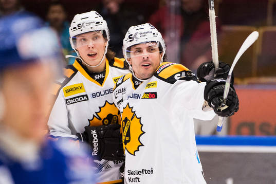 Skellefteås Oskar Sundqvist och Daniel Widing jublar
