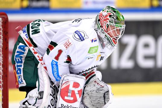 Frölundas målvakt Lars Johansson på uppvärmningen