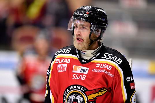 Luleås Jens Högbom på uppvärmningen