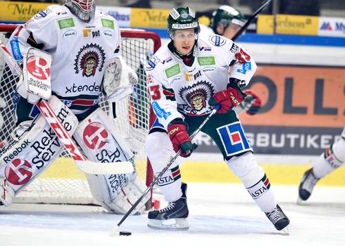 Frölundas Elias Fälth med pucken