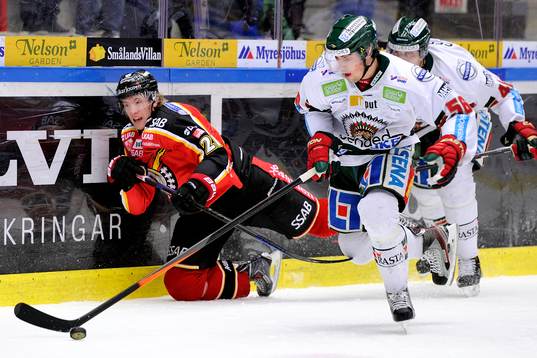 Luleås Emil Sylvegård hamnar i sargen