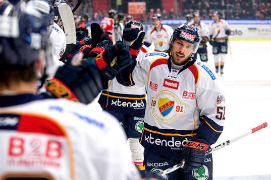 Djurgårdens Mikael Ahlén jublar