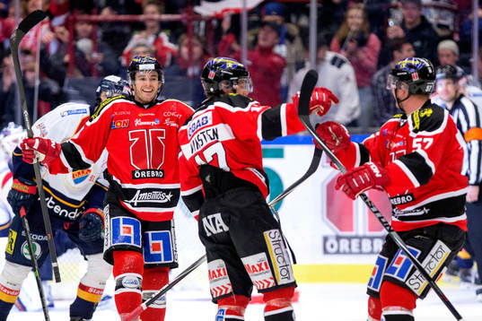 Örebros Daniel Viksten jublar