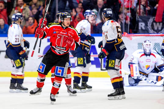 Örebros Daniel Viksten jublar