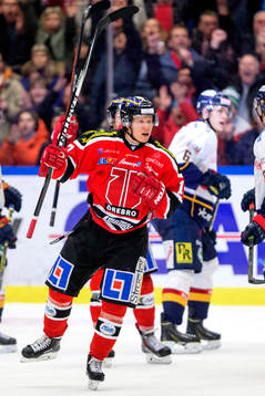 Örebros Daniel Viksten jublar