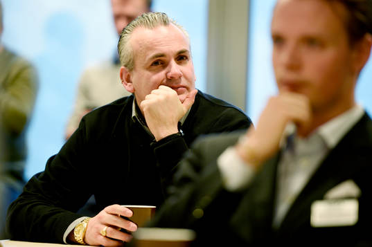 AIK's Johan Segui lyssnar på när AIK presenterar