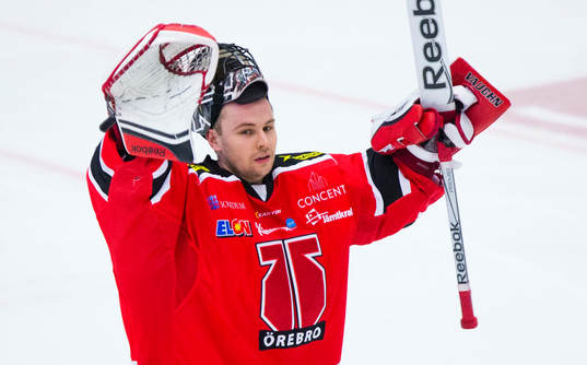 Örebros målvakt Julius Hudacek jublar