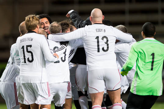 TV-lagets spelare jublar