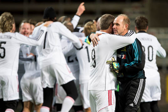 TV-lagets spelare jublar