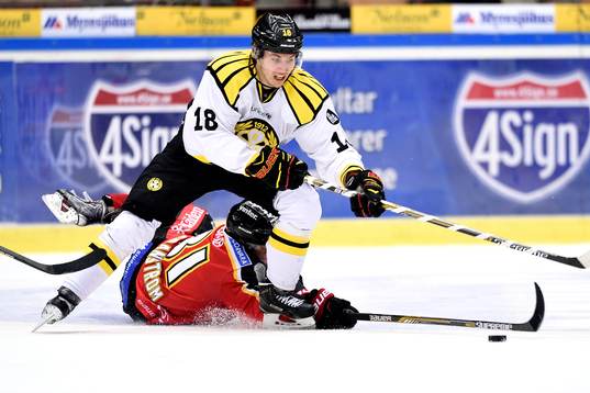 Brynäs Anton Rödin med pucken