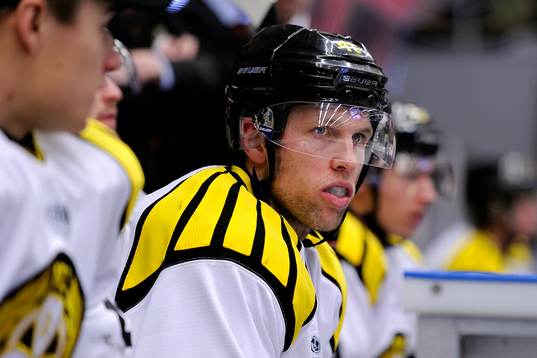 Brynäs Greg Scott på bänken