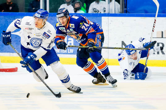 Leksands Jon Knuts jagas av Växjös Jani Lajunen