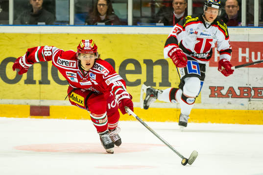 Modos William Nylander  och Örebros Johan Motin