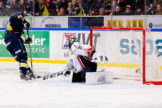 s Erik Christensen gör 1-1 mot Linköpings målvakt David