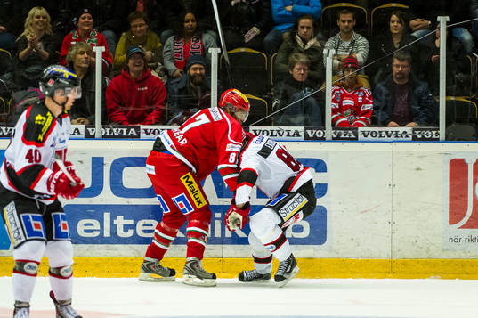 Modos Donald Brashear bråkar med Örebros Viktor Ekbom