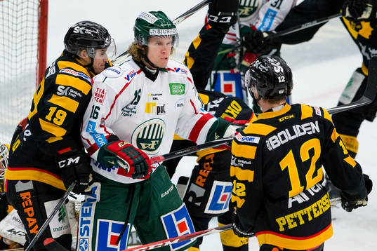Frölundas Anton Axelsson arg på Skellefteås Adam