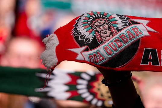 En Frölunda halsduk på läktaren