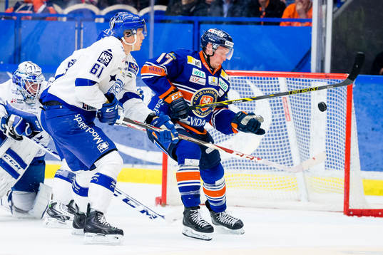 Leksands Johan Ryno jagar Växjös Alexander Johansson