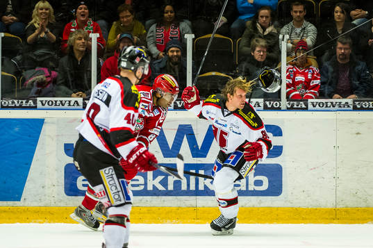 Modos Donald Brashear bråkar med Örebros Viktor Ekbom