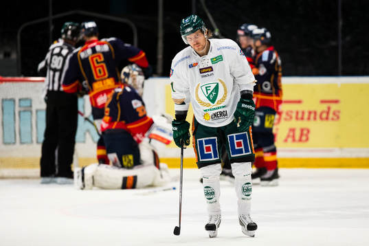 Färjestads Anssi Salmela ser deppig ut