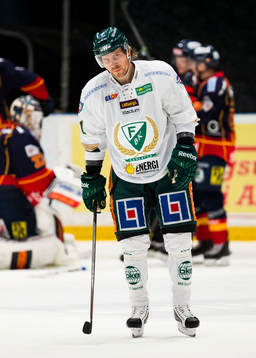 Färjestads Anssi Salmela ser deppig ut