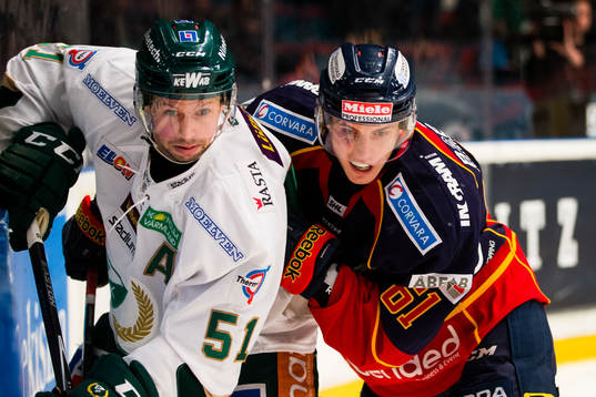 Färjestads Rickard Wallin och Djurgårdens Markus Ljungh i