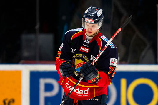Djurgårdens Adam Ollas Mattsson ser deppig ut