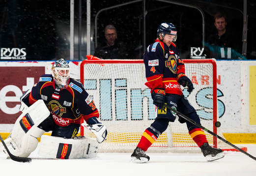 Djurgårdens Djurgårdens Marcus Högström (h) försöker