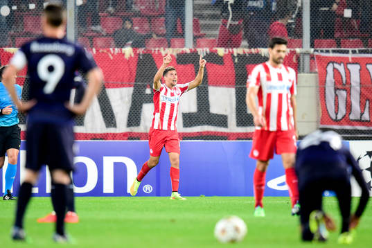 Olympiakos David Fuster jublar