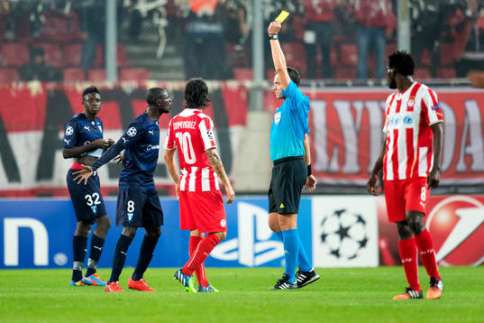 Malmö FFs Enock Kofi Adu får gult kort