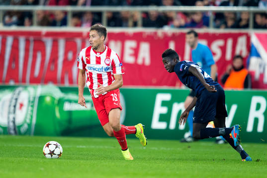 Olympiacos David Fuster och Malmö FFs Pa Konate
