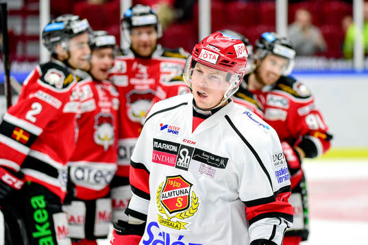 Almtunas Linus Rotbakken deppar medans Malmö Redhawks