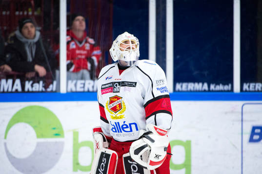 Almtunas målvakt Alexander Sahlin deppar