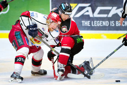 Almtunas Daniel Ljunggren och Malmö Redhawks Colin Stuart
