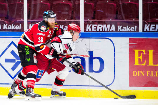 Malmö Redhawks David Liffiton jagar Almtunas Hugo Lindbom