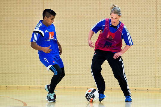 Sveriges Louise Sand och förbundskapten Helle Thomsen
