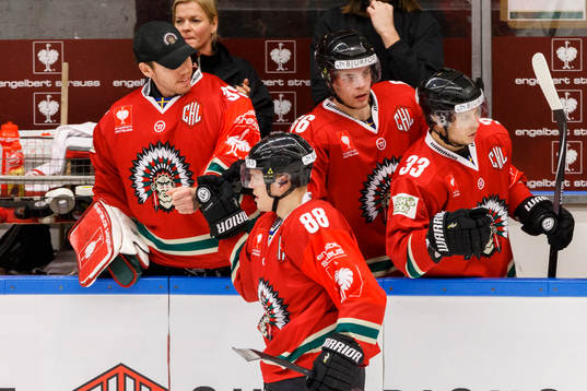Frölundas målvakt Linus Fernström och Anton Blidh och