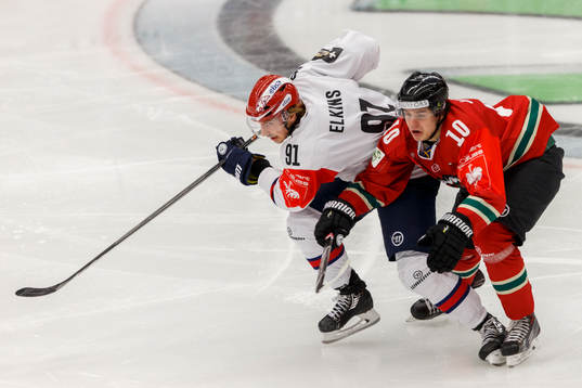 Helsingfors Corey Elkins och Frölundas Mattias Janmark