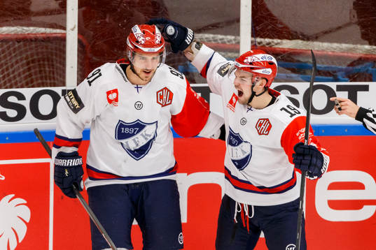 Helsingfors Corey Elkins och Sami Blomqvist jublar