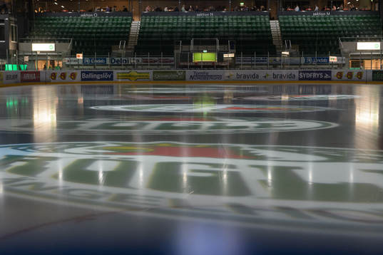 Vy över isen i Lindab Arena
